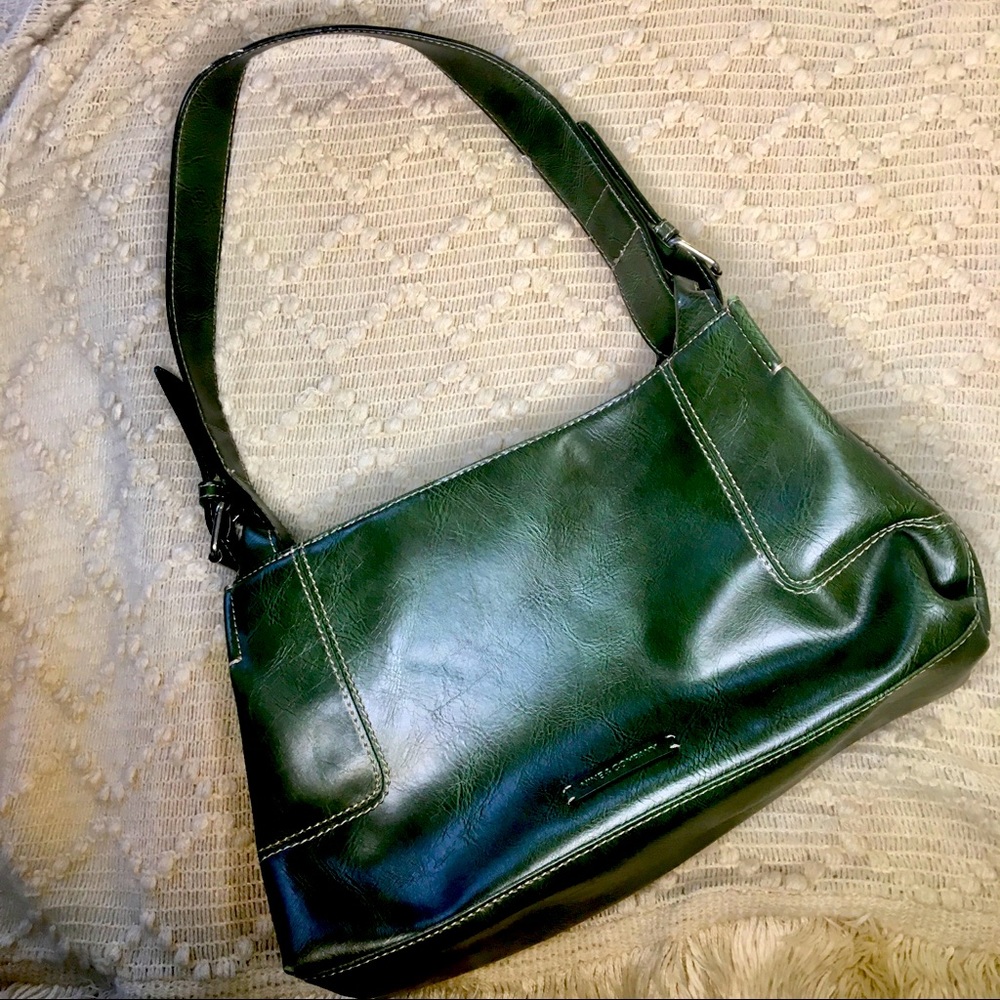 Nine and Co. dark green leather shoulder bag 😊